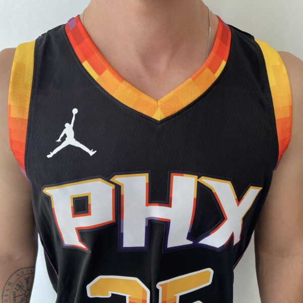 Camiseta Regata NBA Swingman Phoenix Suns Kevin Durant 7 Statement Edition Preta Colorida 2023 Nike - Imagem 3