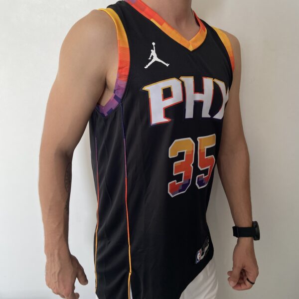 Camiseta Regata NBA Swingman Phoenix Suns Kevin Durant 7 Statement Edition Preta Colorida 2023 Nike - Imagem 7