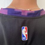 Camiseta Regata NBA Swingman Phoenix Suns Kevin Durant 7 Statement Edition Preta Colorida 2023 Nike - Imagem 14