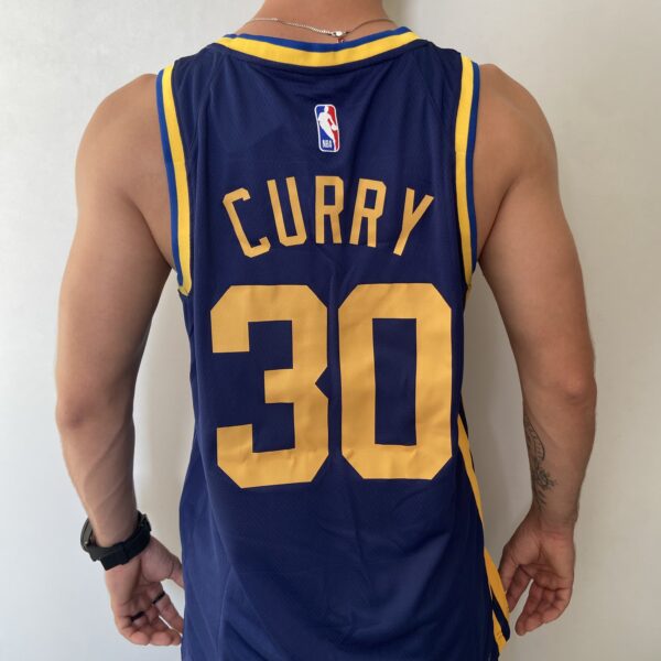 Camiseta Regata NBA Swingman Golden State Warriors Curry 30 Statement Edition Azul 2023 Jordan - Imagem 12