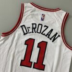 Camiseta Regata NBA Chicago Bulls DeMar DeRozan 11 Association Edition Branca 2022 Nike - Imagem 20