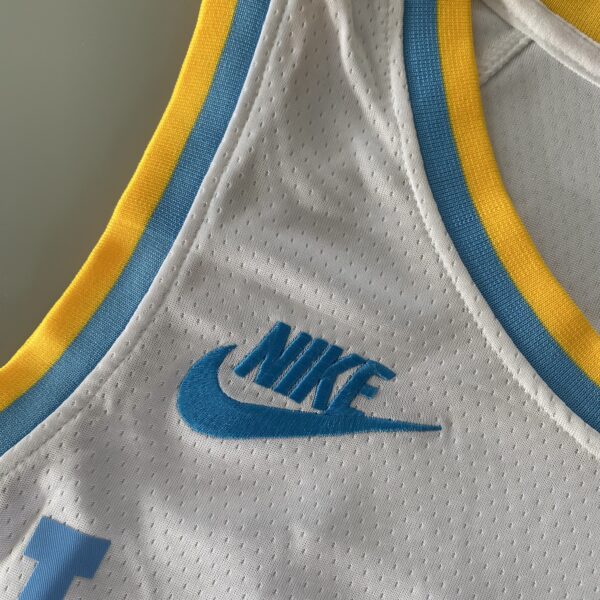 Camiseta Regata Basquete NBA Los Angeles Lakers LeBron James 6 Classic Edition Branca 2023 Nike - Imagem 23