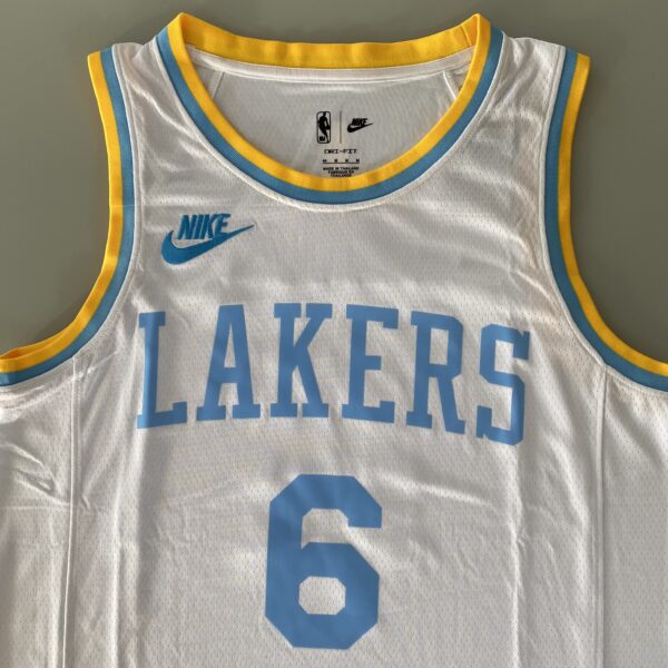 Camiseta Regata Basquete NBA Los Angeles Lakers LeBron James 6 Classic Edition Branca 2023 Nike - Imagem 24