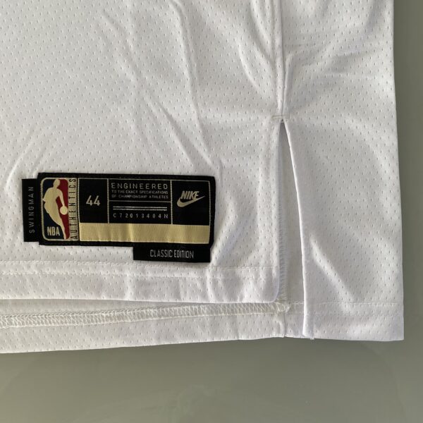 Camiseta Regata Basquete NBA Los Angeles Lakers LeBron James 6 Classic Edition Branca 2023 Nike - Imagem 25