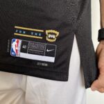 Camiseta Regata Basquete NBA Swingman Memphis Grizzlies Ja Morant 12 City Edition Preta 2023 Nike - Imagem 8