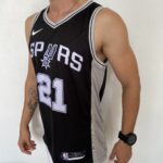 Camiseta Regata NBA Swingman San Antonio Spurs - Tim Duncan 21 - Icon Edition Preta Nike - Imagem 6