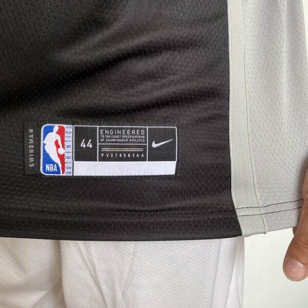 Camiseta Regata NBA Swingman San Antonio Spurs - Tim Duncan 21 - Icon Edition Preta Nike - Imagem 8