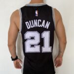 Camiseta Regata NBA Swingman San Antonio Spurs - Tim Duncan 21 - Icon Edition Preta Nike - Imagem 9
