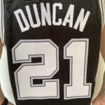 Camiseta Regata NBA Swingman San Antonio Spurs - Tim Duncan 21 - Icon Edition Preta Nike - Imagem 10