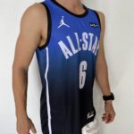 Camiseta Regata Basquete NBA All-Star Game "Team LeBron" Statement Edition LeBron James 6 2023 Azul Nike - Imagem 9