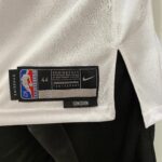 Camiseta Regata NBA Chicago Bulls DeMar DeRozan 11 Association Edition Branca 2022 Nike - Imagem 7