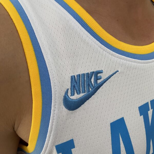 Camiseta Regata Basquete NBA Los Angeles Lakers LeBron James 6 Classic Edition Branca 2023 Nike - Imagem 4