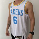Camiseta Regata Basquete NBA Los Angeles Lakers LeBron James 6 Classic Edition Branca 2023 Nike - Imagem 14