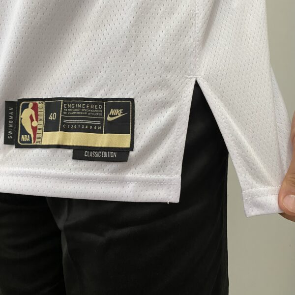 Camiseta Regata Basquete NBA Los Angeles Lakers LeBron James 6 Classic Edition Branca 2023 Nike - Imagem 10