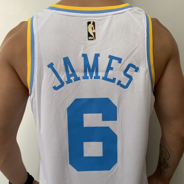 Camiseta Regata Basquete NBA Los Angeles Lakers LeBron James 6 Classic Edition Branca 2023 Nike - Imagem 15