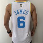 Camiseta Regata Basquete NBA Los Angeles Lakers LeBron James 6 Classic Edition Branca 2023 Nike - Imagem 20