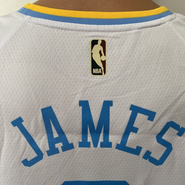 Camiseta Regata Basquete NBA Los Angeles Lakers LeBron James 6 Classic Edition Branca 2023 Nike - Imagem 19