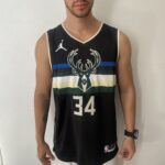 Camiseta Regata Basquete NBA Milwaukee Bucks Giannis Antetokounmpo 34 - Statement Edition Preta 2019 - Jordan - Imagem 2