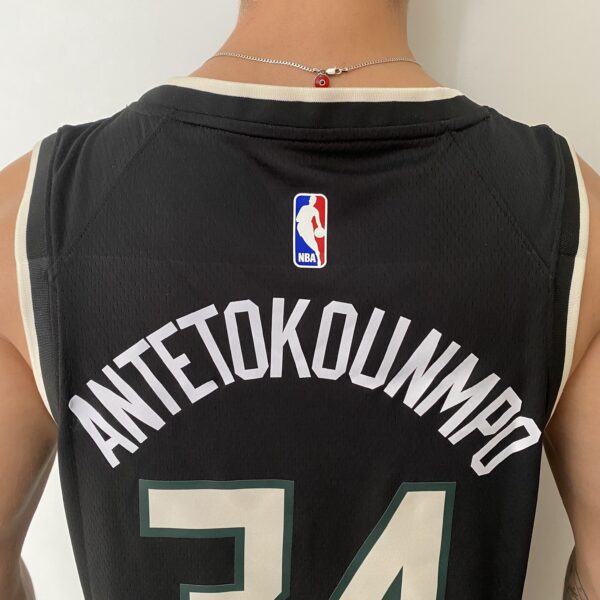 Camiseta Regata Basquete NBA Milwaukee Bucks Giannis Antetokounmpo 34 - Statement Edition Preta 2019 - Jordan - Imagem 14
