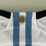Camisa Seleção Argentina Home - Campeão Mundial - (2) Patch Copa do Mundo Catar - 3 estrelas - Messi 10 - 2023 Adidas - Versão Torcedor - Imagem 13