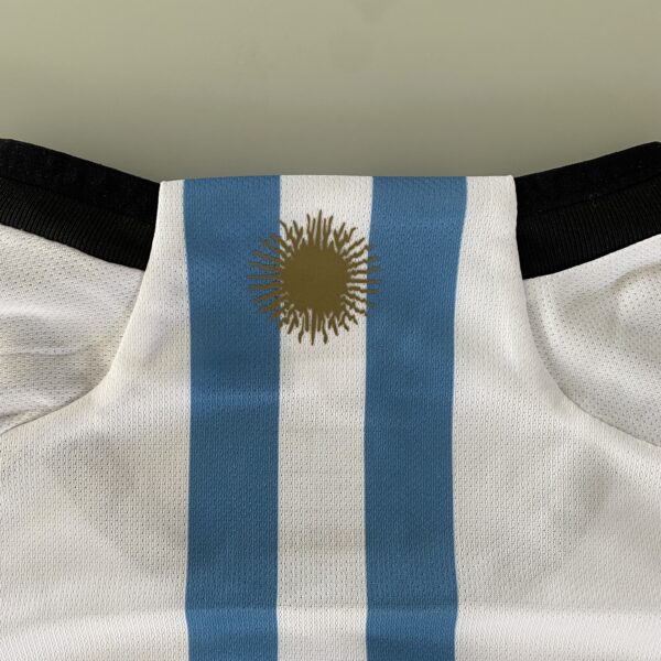 Camisa Seleção Argentina Home - Campeão Mundial - (2) Patch Copa do Mundo Catar - 3 estrelas - Messi 10 - 2023 Adidas - Versão Torcedor - Imagem 13