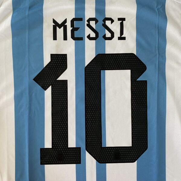 Camisa Seleção Argentina Home - Campeão Mundial - (2) Patch Copa do Mundo Catar - 3 estrelas - Messi 10 - 2023 Adidas - Versão Torcedor - Imagem 12