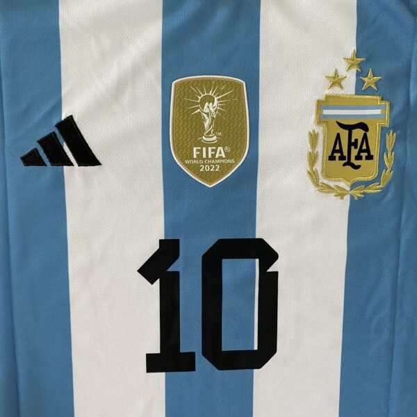 Camisa Seleção Argentina Home - Campeão Mundial - (2) Patch Copa do Mundo Catar - 3 estrelas - Messi 10 - 2023 Adidas - Versão Torcedor - Imagem 4