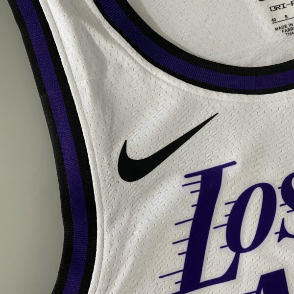 Camiseta Regata NBA Los Angeles Lakers LeBron James 23 City Edition Nike - Imagem 21