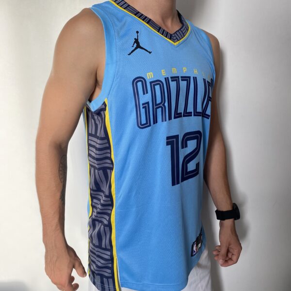 Camiseta Regata Basquete NBA Swingman Memphis Grizzlies Ja Morant 12 Statement Edition Azul 2023 Jordan - Imagem 7