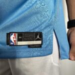 Camiseta Regata Basquete NBA Swingman Memphis Grizzlies Ja Morant 12 Statement Edition Azul 2023 Jordan - Imagem 9