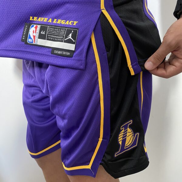 Short Bermuda NBA Los Angeles Lakers Statement Edition Roxa 2023 Jordan - Imagem 2
