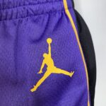 Short Bermuda NBA Los Angeles Lakers Statement Edition Roxa 2023 Jordan - Imagem 12