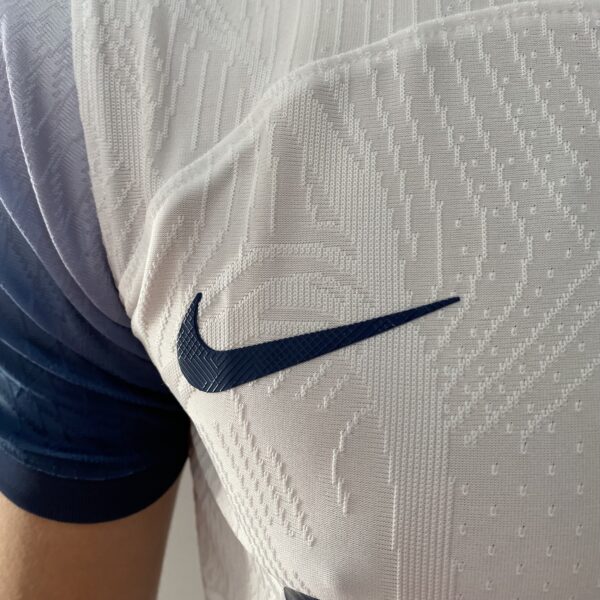 2023-05-30 15.34.51 Camisa Paris Saint-Germain - PSG Treino Academy Pro 2024 Jogador Branca Nike - Imagem 5