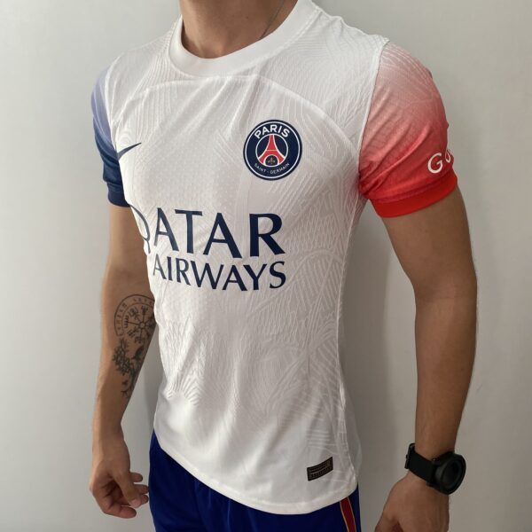 2023-05-30 15.35.28 Camisa Paris Saint-Germain - PSG Treino Academy Pro 2024 Jogador Branca Nike - Imagem 6