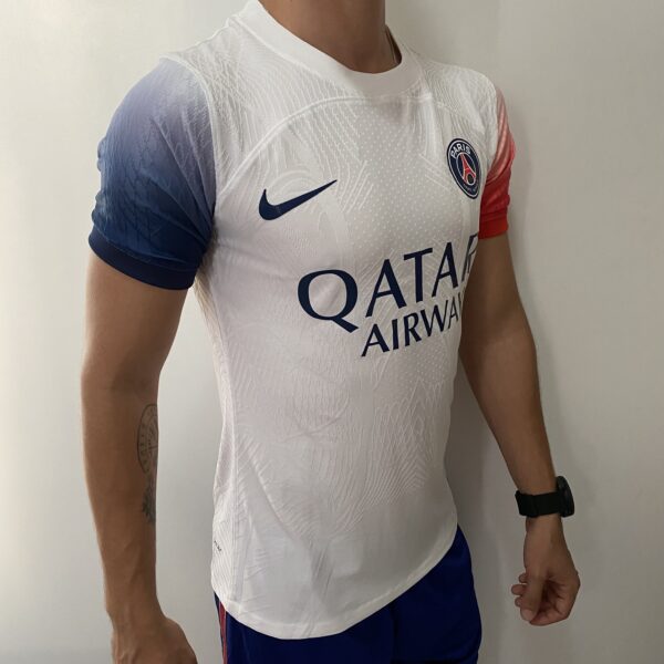 2023-05-30 15.35.48 Camisa Paris Saint-Germain - PSG Treino Academy Pro 2024 Jogador Branca Nike - Imagem 7