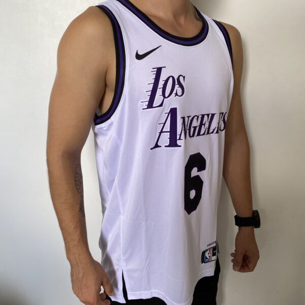 Camiseta Regata NBA Los Angeles Lakers LeBron James 23 City Edition Nike - Imagem 6