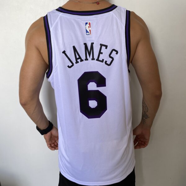 Camiseta Regata NBA Los Angeles Lakers LeBron James 23 City Edition Nike - Imagem 13