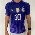 Camisa Seleção Argentina Away - Campeão Mundial - (2) Patch Copa do Mundo Catar - 3 Estrelas - Messi 10 - 2023 Adidas - Versão Jogador