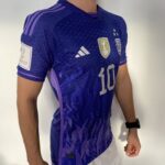 Camisa Seleção Argentina Away - Campeão Mundial - (2) Patch Copa do Mundo Catar - 3 Estrelas - Messi 10 - 2023 Adidas - Versão Jogador - Imagem 7