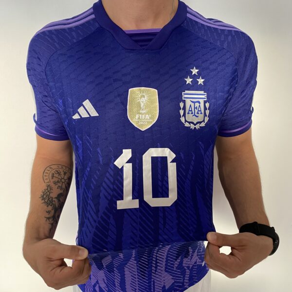 Camisa Seleção Argentina Away - Campeão Mundial - (2) Patch Copa do Mundo Catar - 3 Estrelas - Messi 10 - 2023 Adidas - Versão Jogador - Imagem 8
