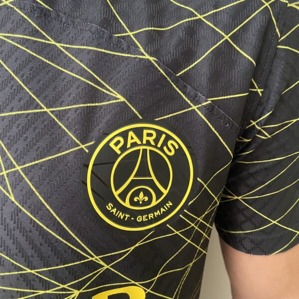 2023-08-01 15.37.45 Camisa Paris Saint-Germain - PSG 4th 2023 Preto Jordan - Imagem 5