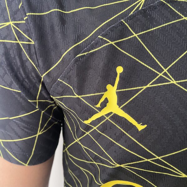 2023-08-01 15.37.50 Camisa Paris Saint-Germain - PSG 4th 2023 Preto Jordan - Imagem 6