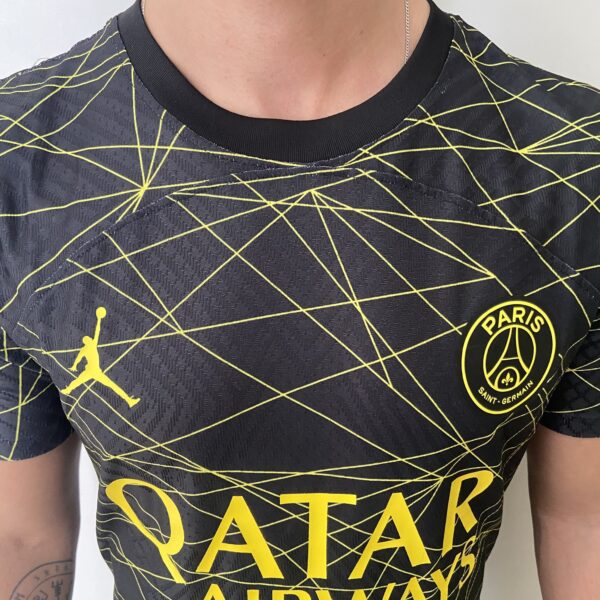 2023-08-01 15.38.09 Camisa Paris Saint-Germain - PSG 4th 2023 Preto Jordan - Imagem 8