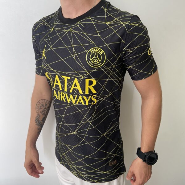 2023-08-01 15.39.32 Camisa Paris Saint-Germain - PSG 4th 2023 Preto Jordan - Imagem 10