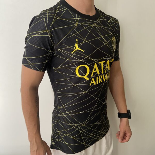 2023-08-01 15.39.39 Camisa Paris Saint-Germain - PSG 4th 2023 Preto Jordan - Imagem 11