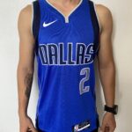Camiseta Regata NBA Swingman Dallas Mavericks Kyrie Irving 2 Icon Edition Azul 2022 Nike