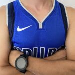 Camiseta Regata NBA Swingman Dallas Mavericks Kyrie Irving 2 Icon Edition Azul 2022 Nike - Imagem 3