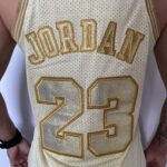 Camiseta Regata NBA Mitchell & Ness 1997/98 Dourada - Chicago Bulls - Michael Jordan 23 - Edição Especial - Midas - Imagem 17