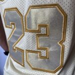 Camiseta Regata NBA Mitchell & Ness 1997/98 Dourada - Chicago Bulls - Michael Jordan 23 - Edição Especial - Midas - Imagem 18