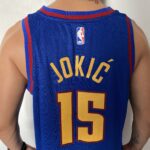 Camiseta Regata NBA Denver Nuggets Nikola Jokic 15 Statement Edition Azul 2023 Jordan - Imagem 16